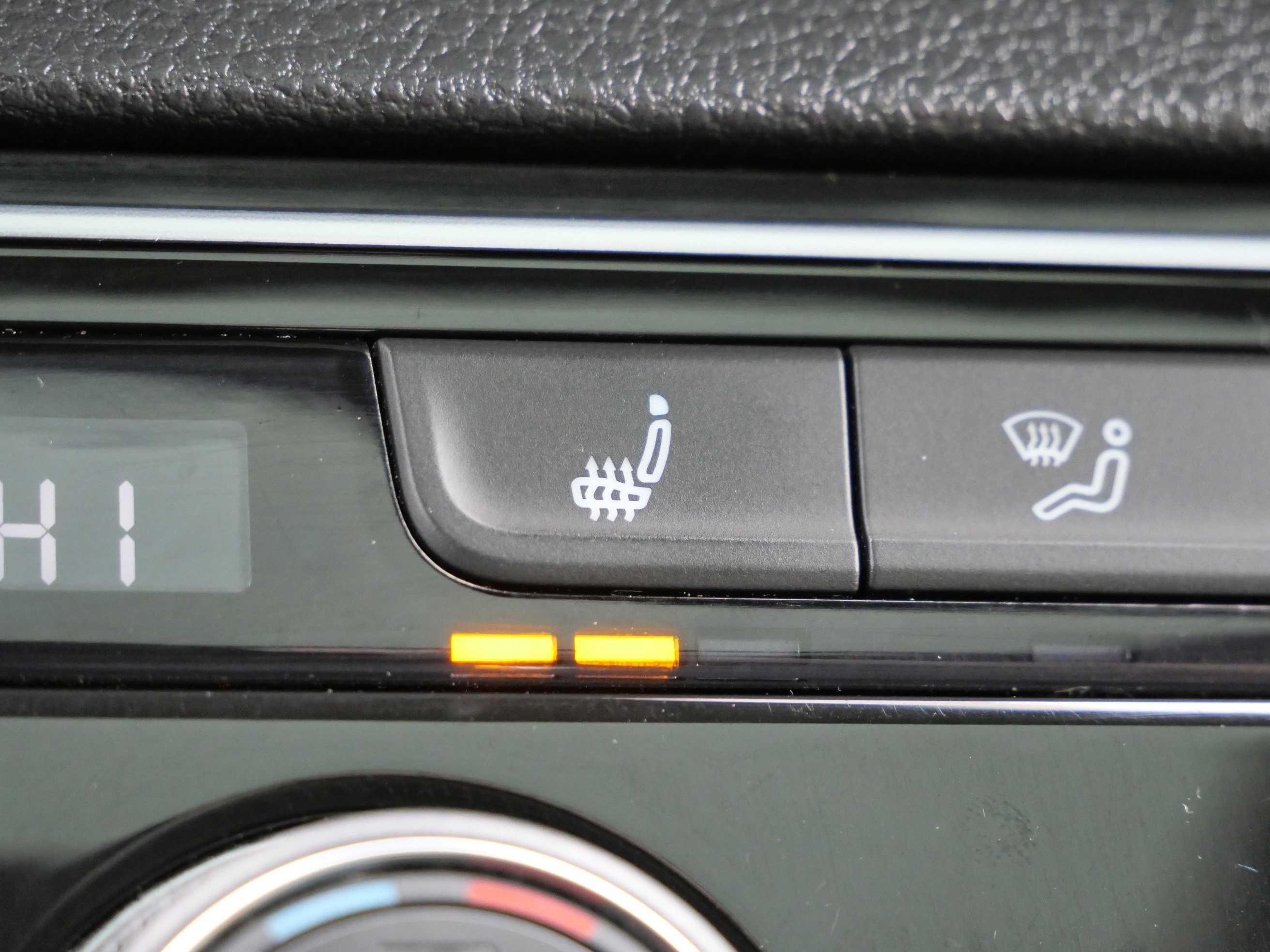 Used 2022 Volkswagen Atlas Cross Sport SEL R-Line image 31