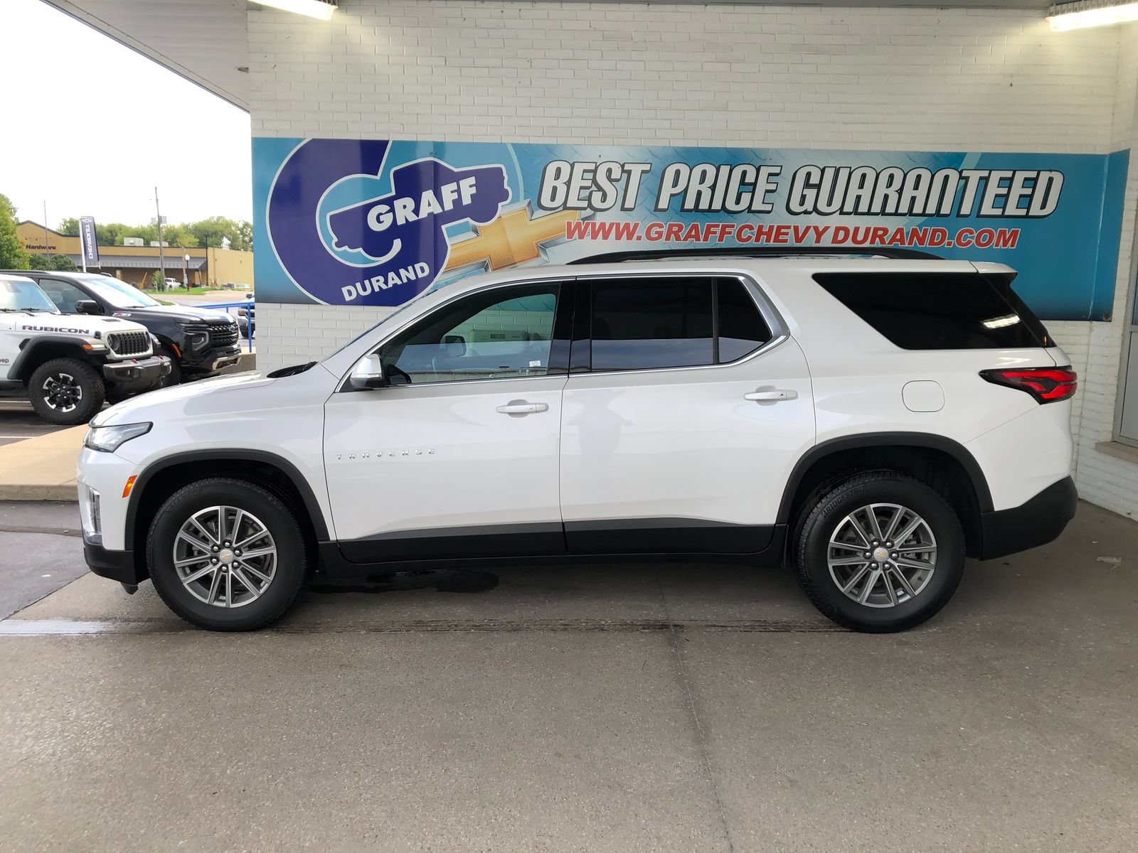 Used 2023 Chevrolet Traverse LT w/ Rear Camera Mirror Package AWD/4WD image 5