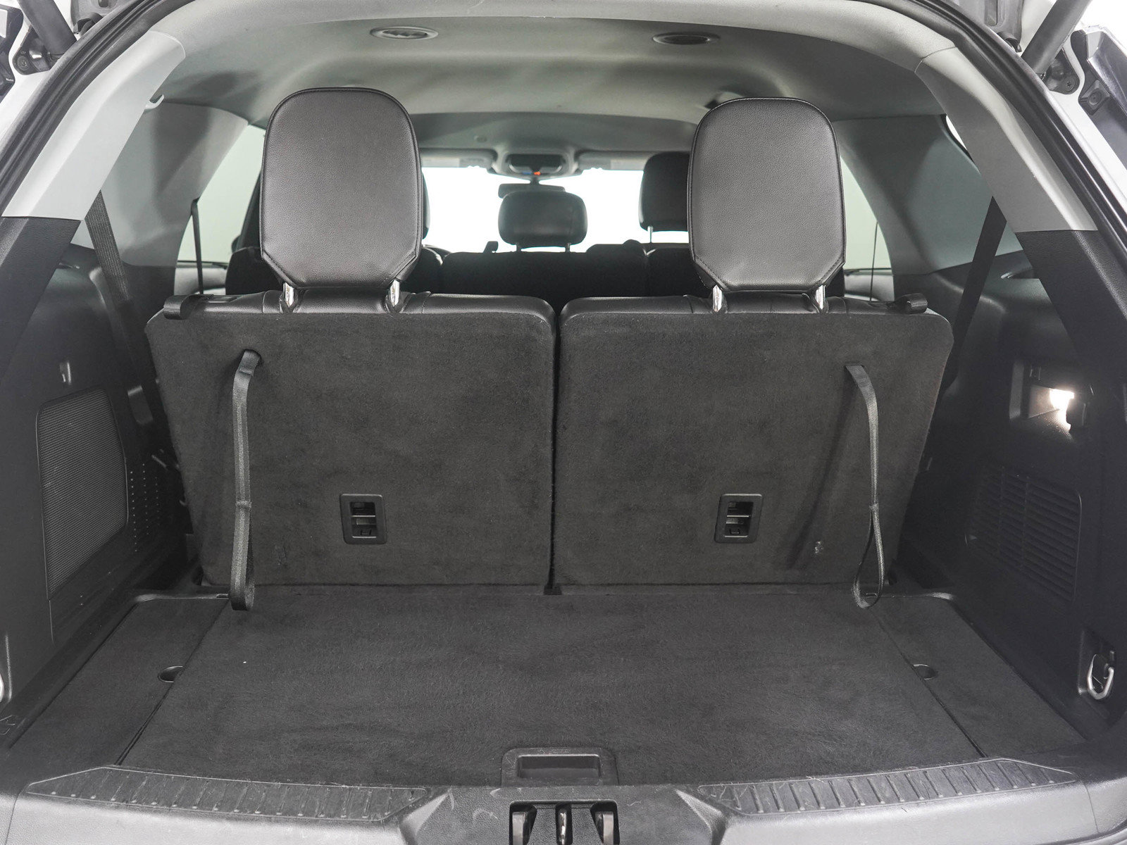 Used 2023 Ford Explorer Limited AWD/4WD image 9