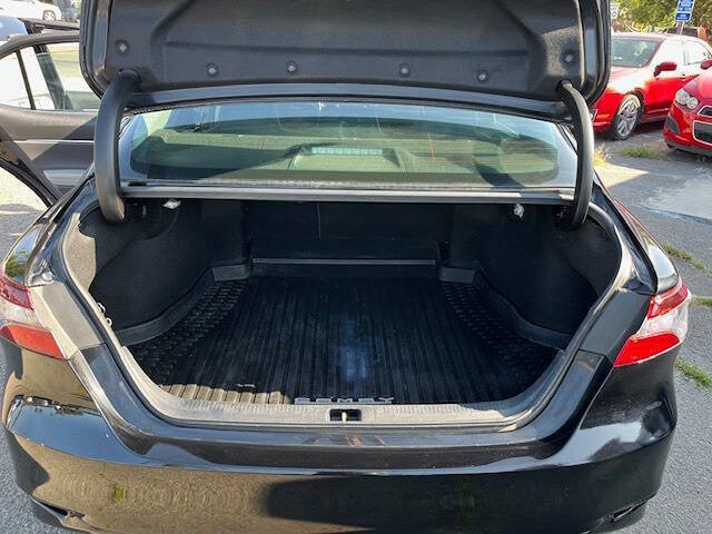 Used 2022 Toyota Camry LE image 9