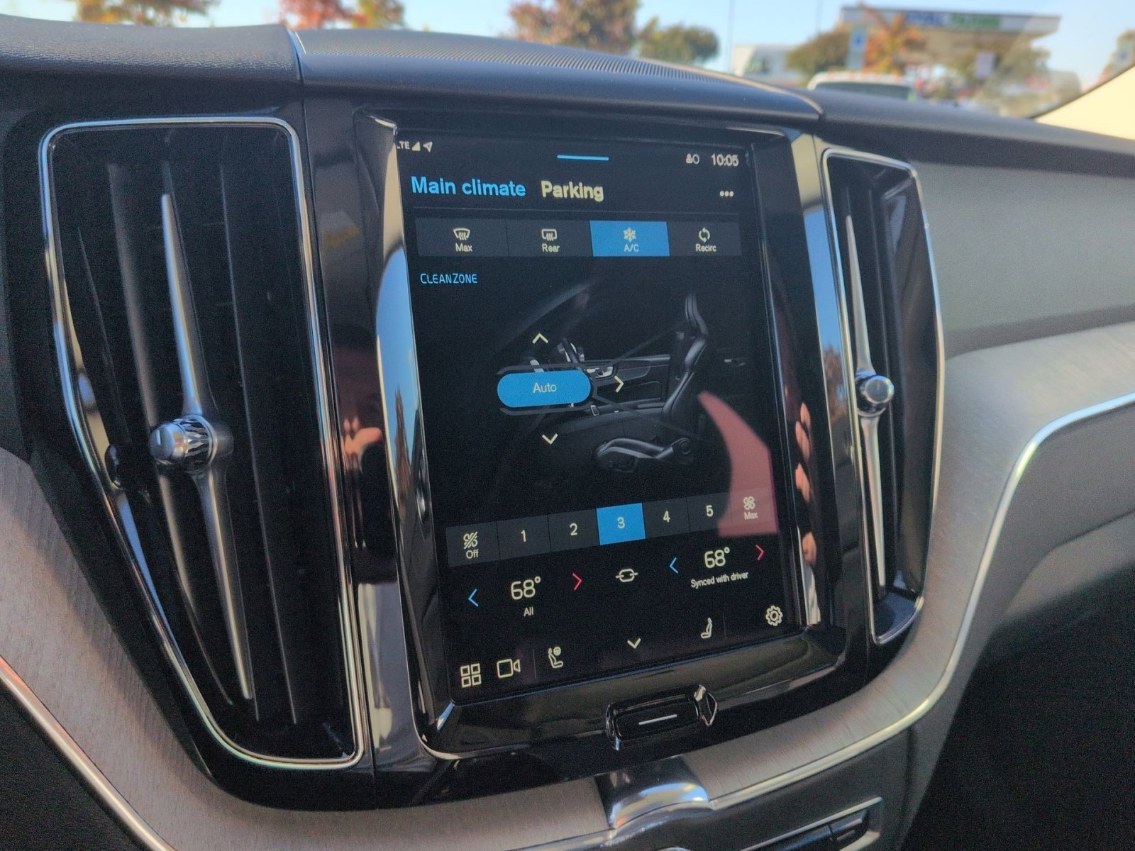 Certified 2025 Volvo XC60 B5 Plus image 21