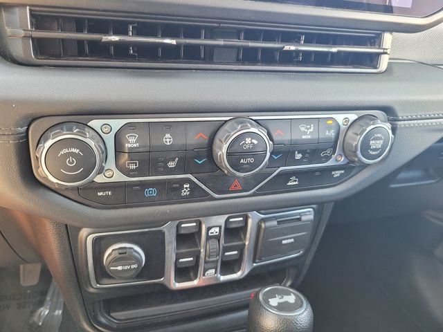 Used 2024 Jeep Wrangler Unlimited Sahara AWD/4WD image 25
