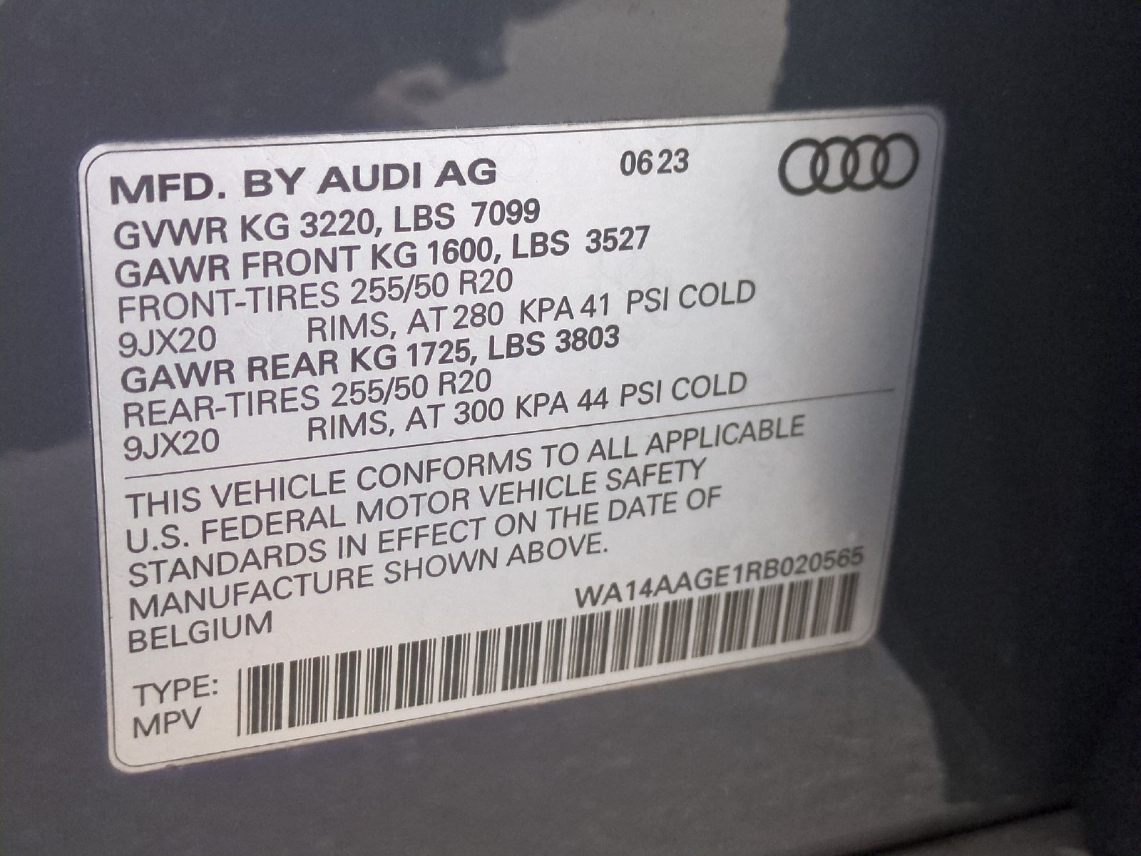 Used 2024 Audi Q8 e-tron Premium AWD/4WD image 17