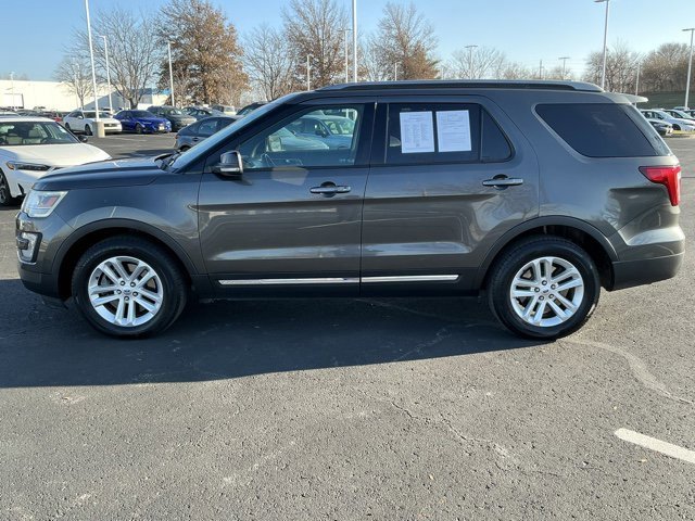 Used 2017 Ford Explorer XLT w/ Equipment Group 202A image 8