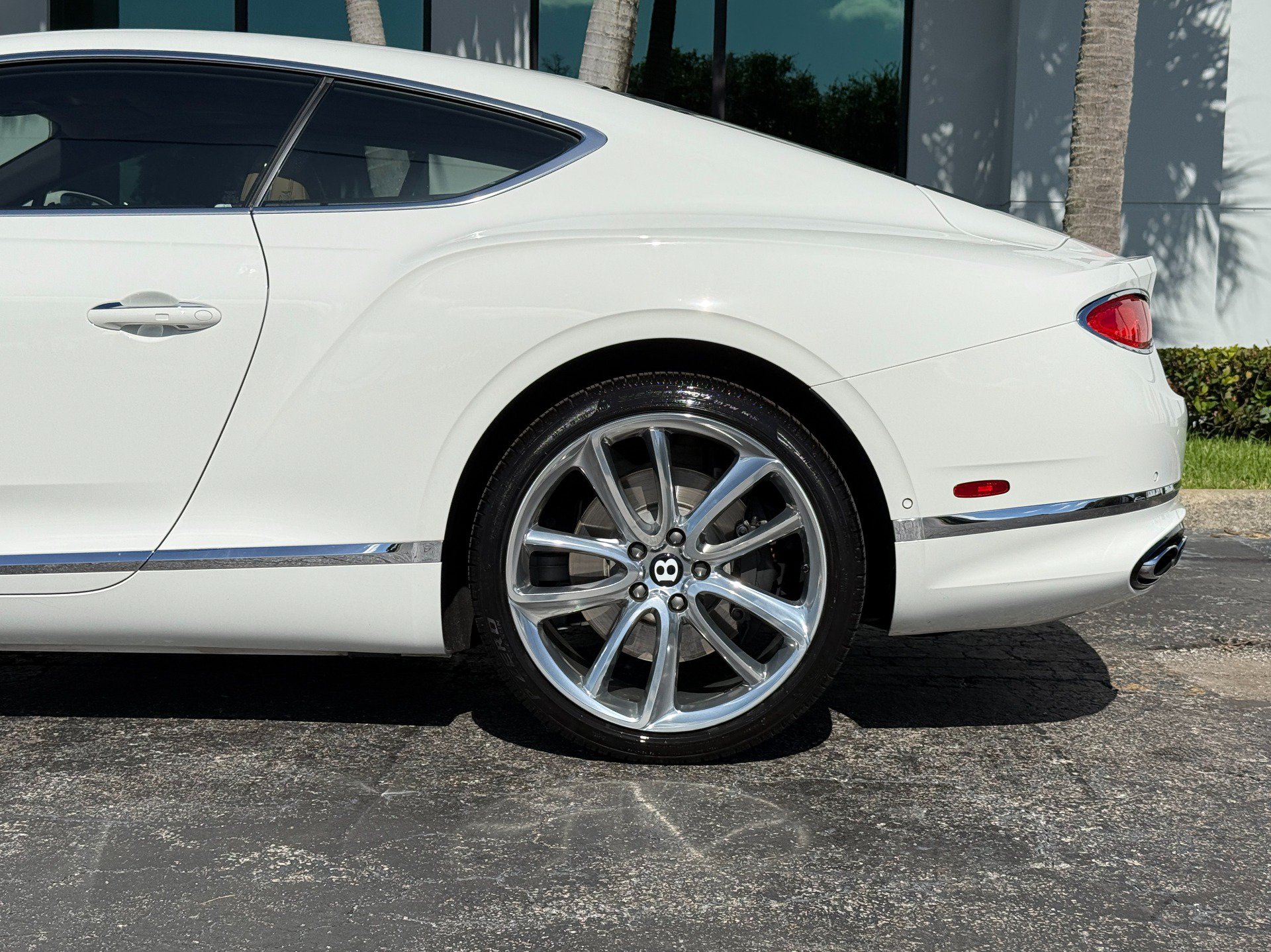 Used 2023 Bentley Continental GT Azure AWD/4WD image 32