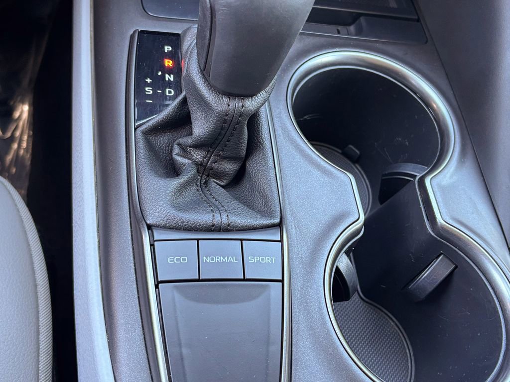 Used 2022 Toyota Camry SE FWD image 23