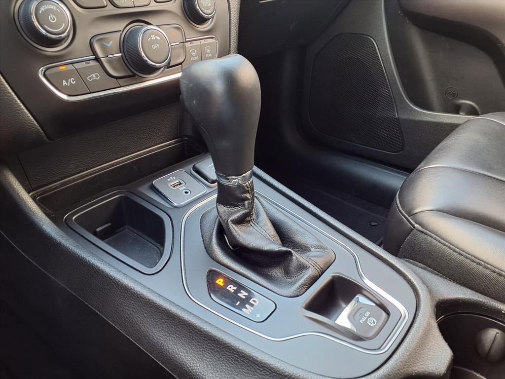 Used 2019 Jeep Cherokee Latitude Plus image 19