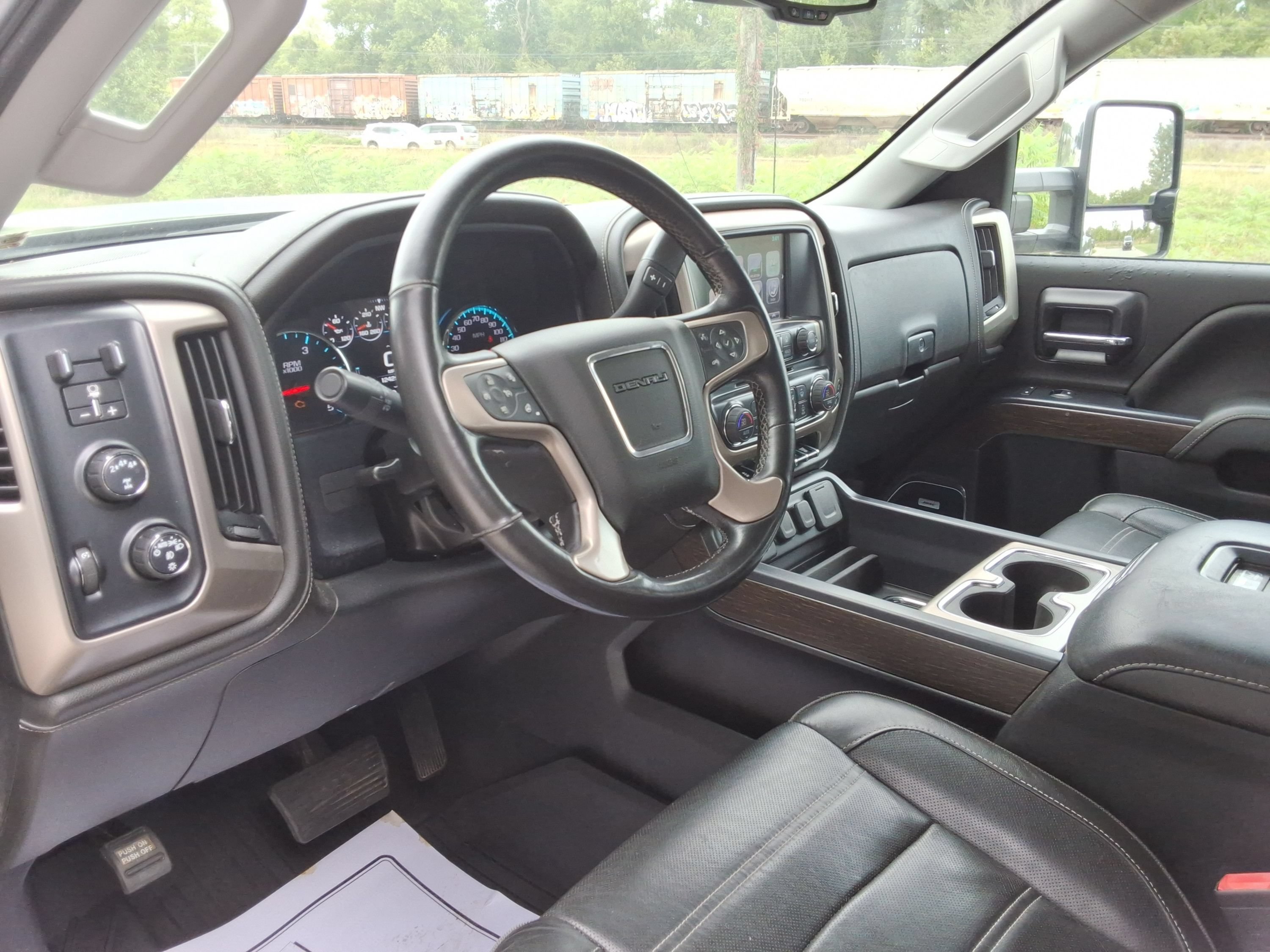 Used 2019 GMC Sierra 2500 Denali w/ Duramax Plus Package AWD/4WD image 25