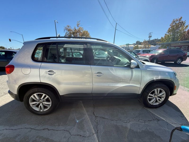 Used 2017 Volkswagen Tiguan S image 4
