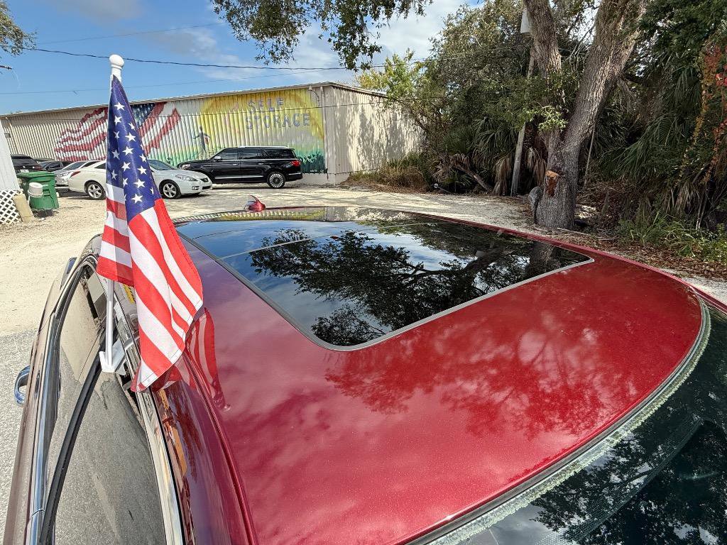 Used 2015 Chrysler 300 C image 8