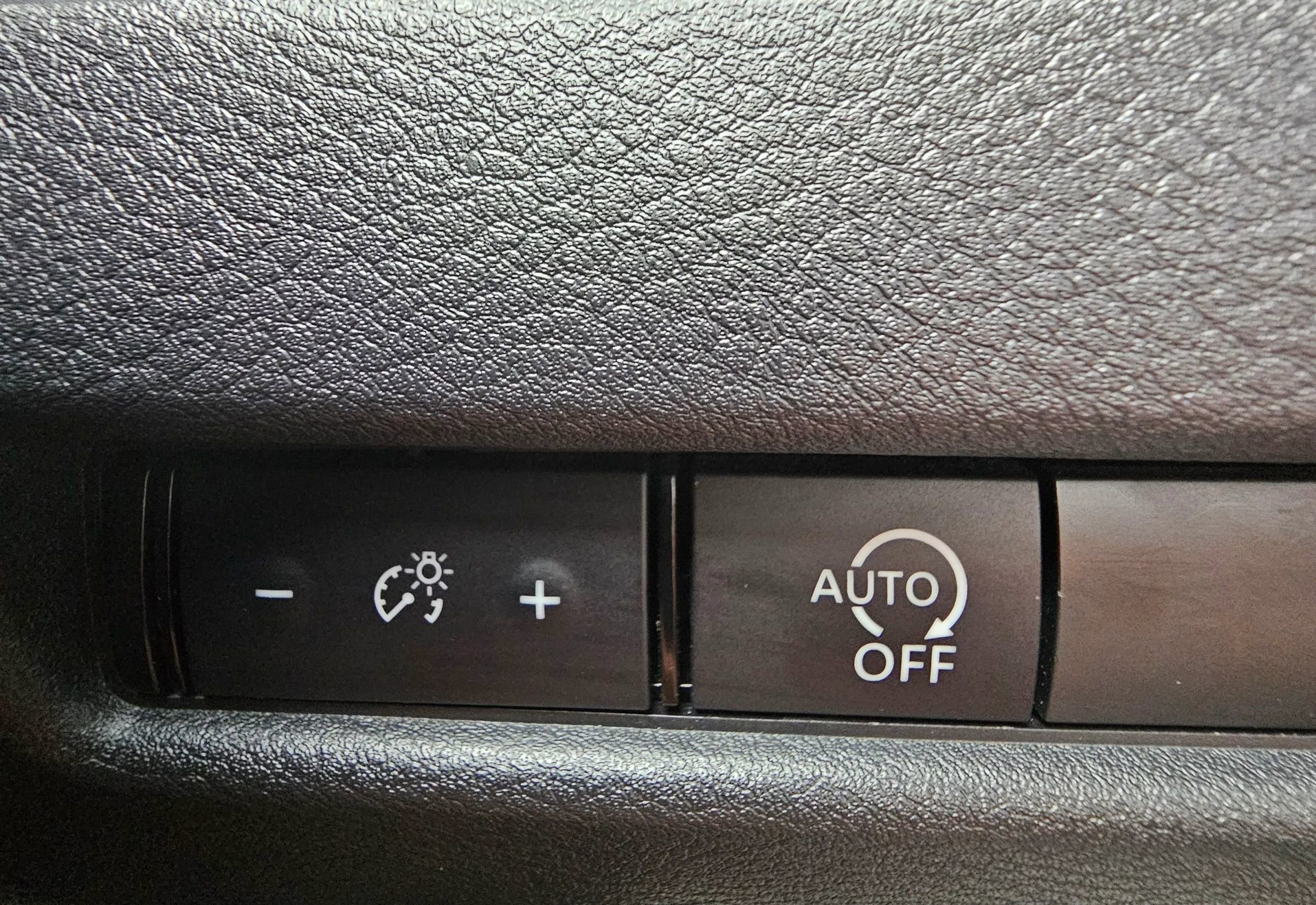Used 2023 Nissan Rogue SV image 20