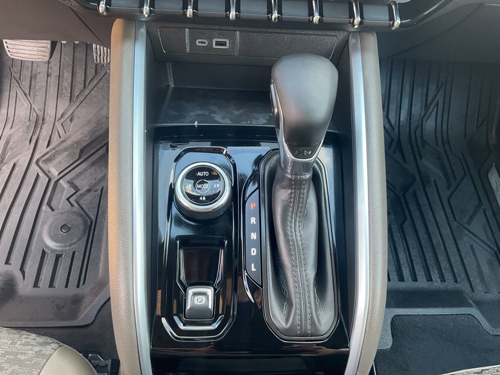 Used 2024 Chevrolet Colorado ZR2 w/ Technology Package image 18