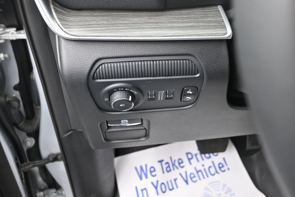 Used 2024 Jeep Wagoneer L Series II w/ Flexible Seating Group AWD/4WD image 31