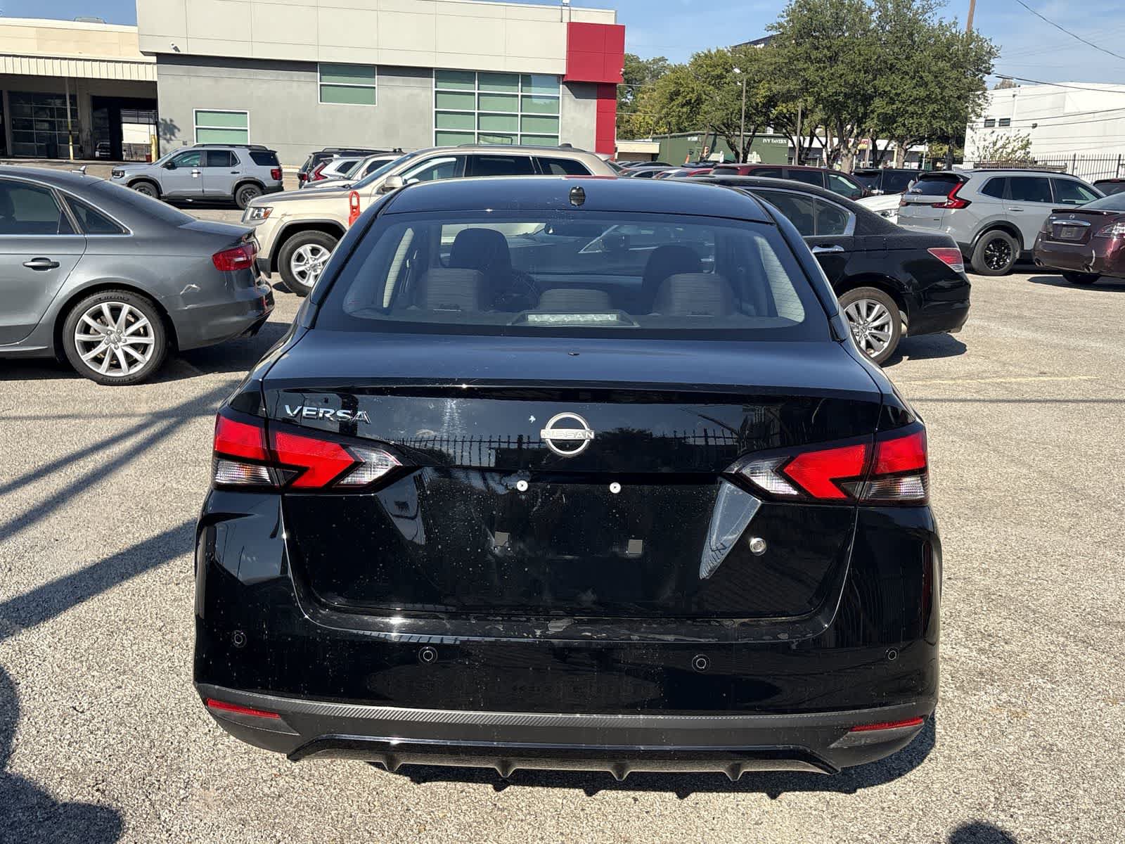 Used 2025 Nissan Versa S FWD image 5