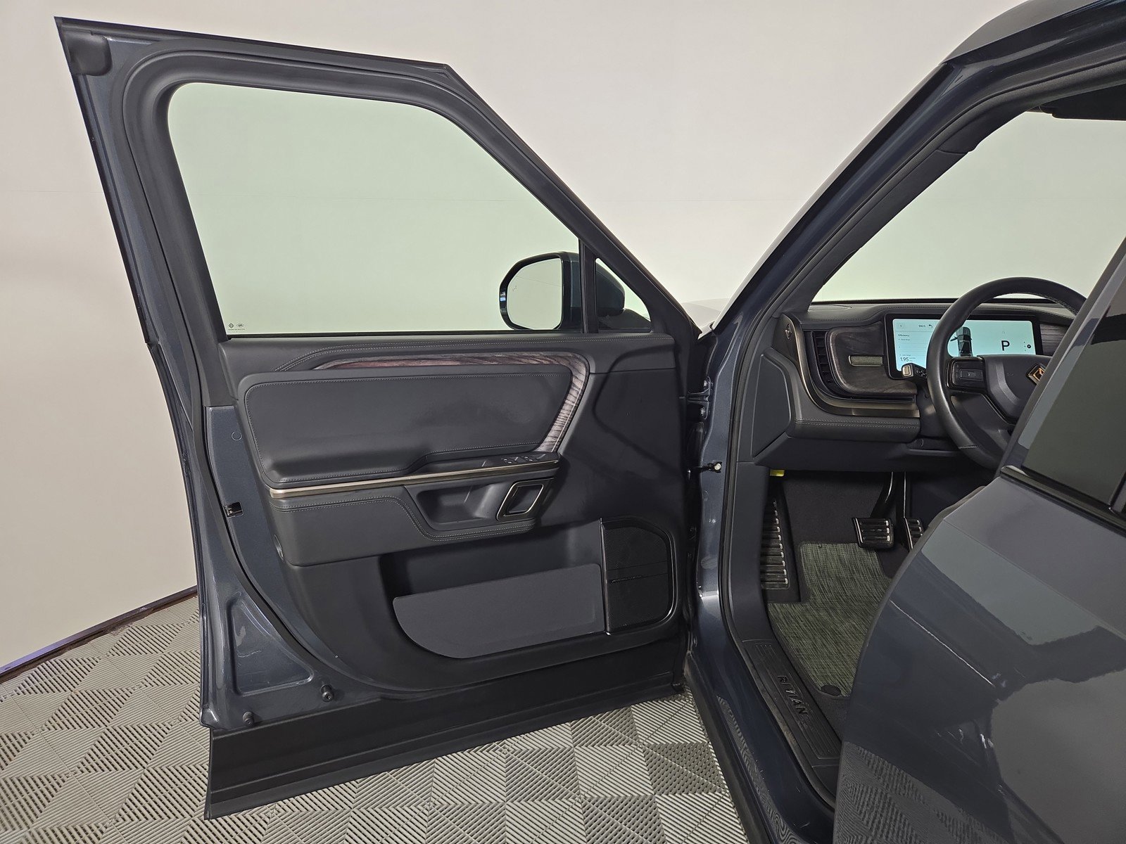 Used 2022 Rivian R1T Launch Edition image 16