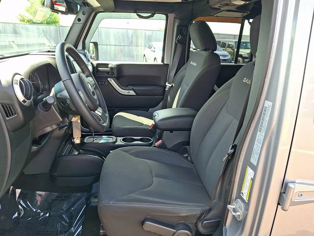 Used 2017 Jeep Wrangler Unlimited Sahara w/ Dual Top Group AWD/4WD image 13