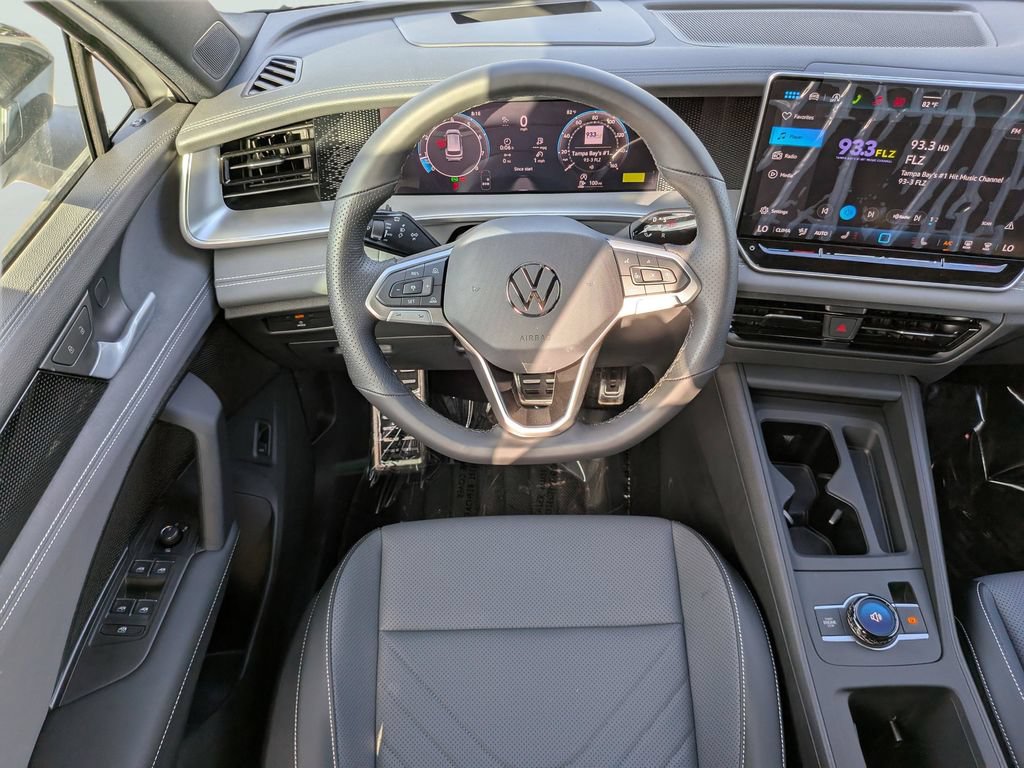 New 2026 Volkswagen Tiguan SE R-Line FWD image 10
