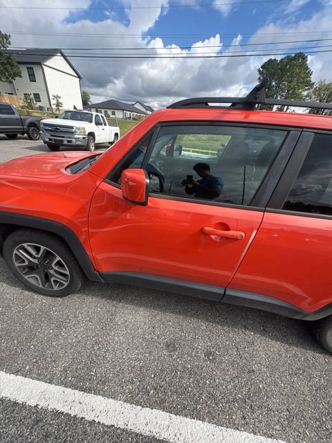 Used 2016 Jeep Renegade Latitude FWD image 47