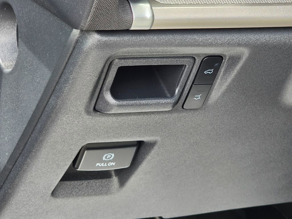 Used 2025 Ford Expedition Active RWD image 8