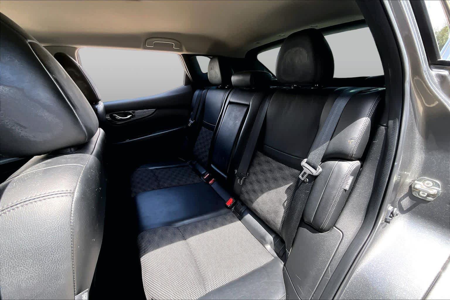 Used 2021 Nissan Rogue Sport SV w/ Technology Package FWD image 19