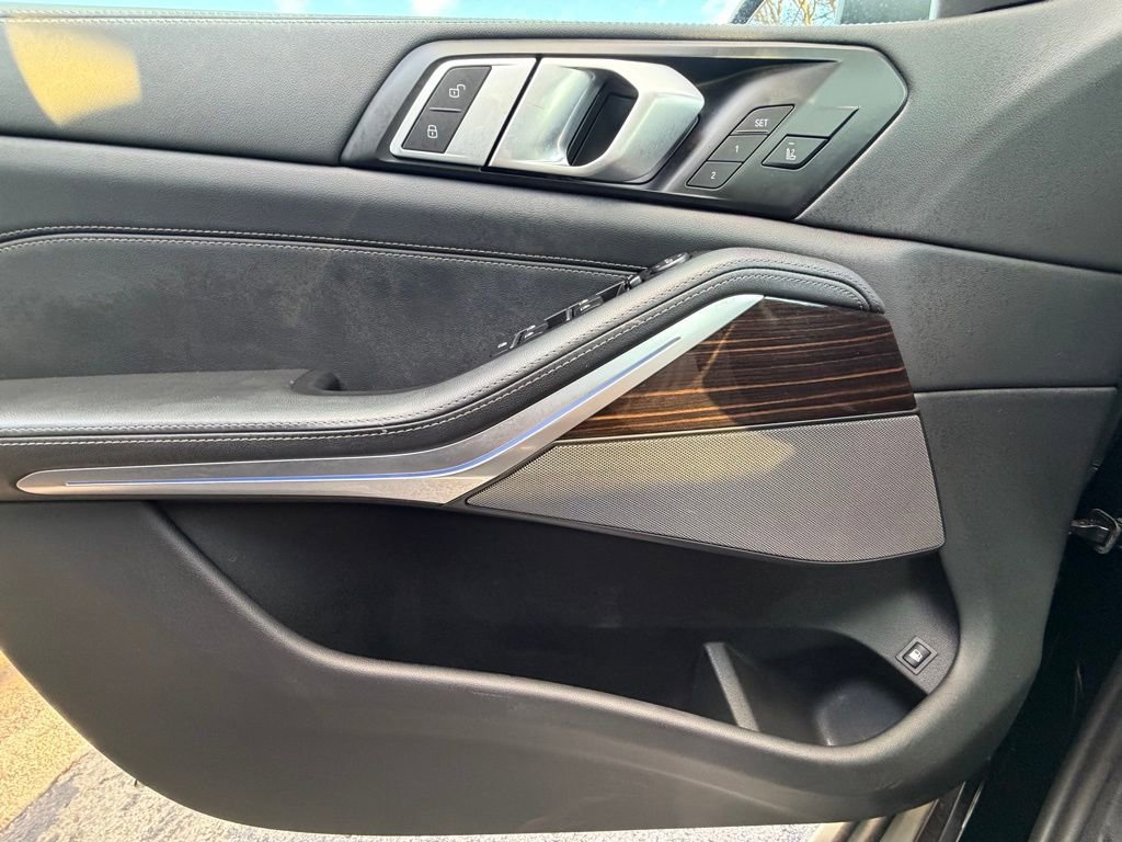 Used 2025 BMW X5 xDrive50e image 27