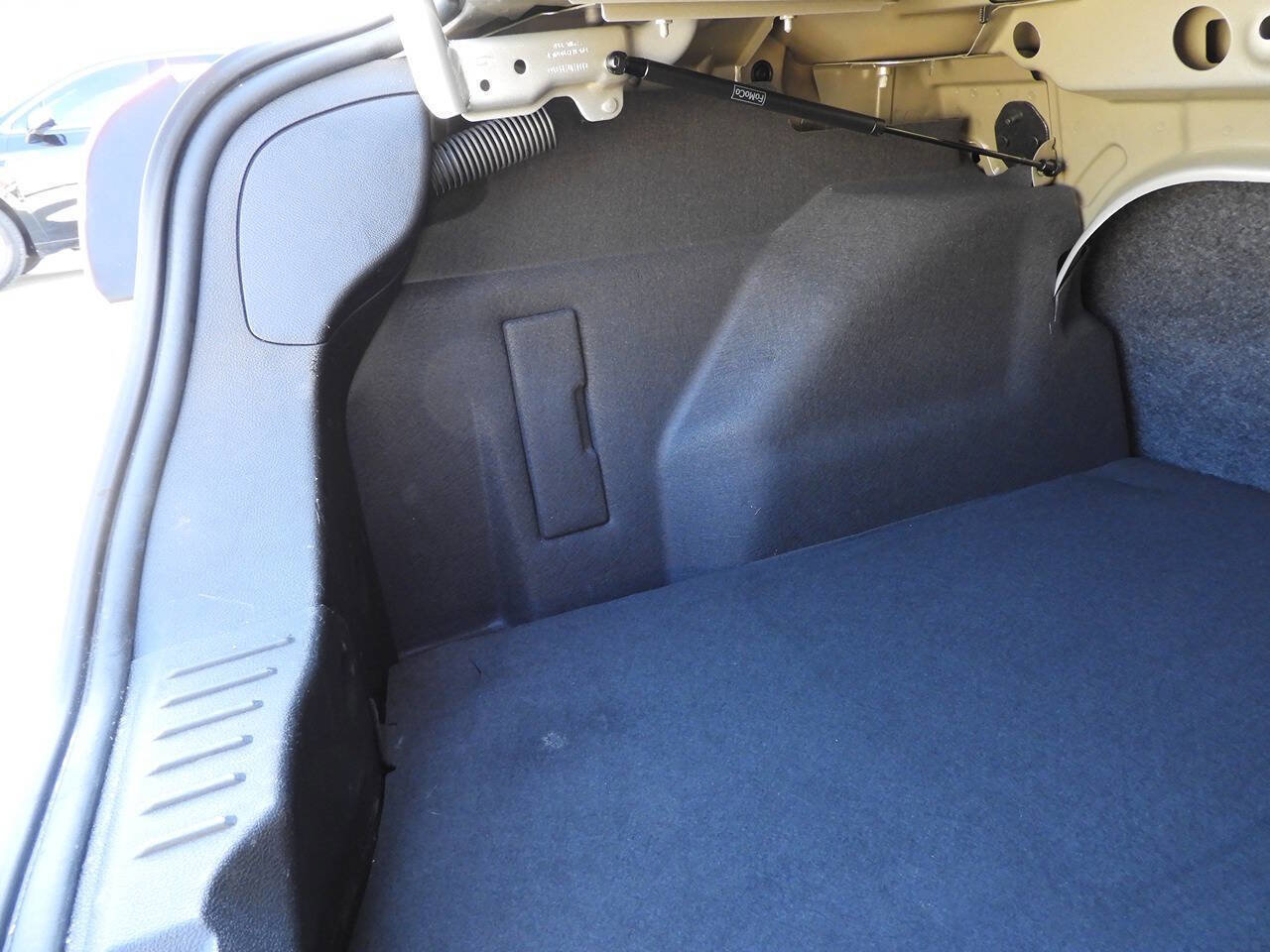 Used 2015 Ford Focus SE w/ SE Cold Weather Package image 25