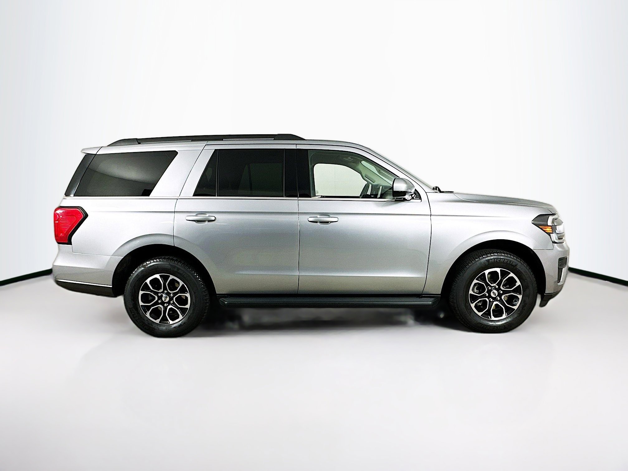 Used 2024 Ford Expedition XLT image 10