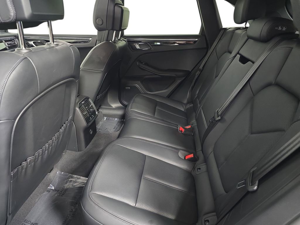 Certified 2025 Porsche Macan image 24