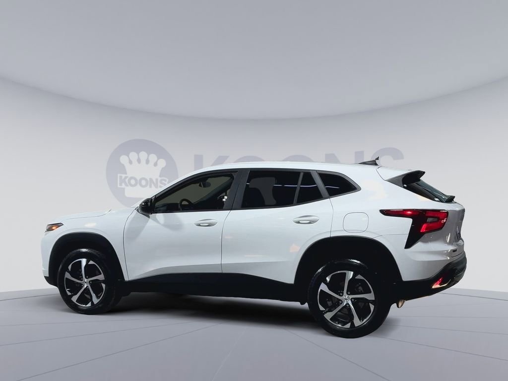 Used 2025 Chevrolet Trax RS w/ Driver Confidence Package image 8