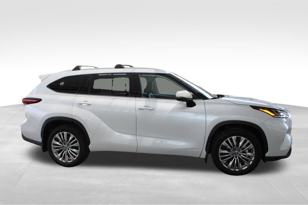 Certified 2026 Toyota Highlander Platinum AWD/4WD image 20