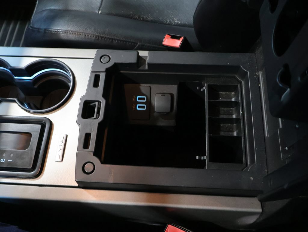 Used 2017 Ford Expedition XLT w/ Equipment Group 202A AWD/4WD image 31