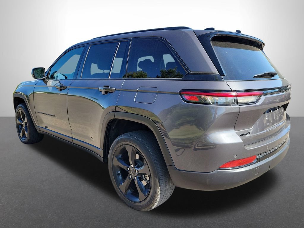 Used 2024 Jeep Grand Cherokee Altitude AWD/4WD image 3