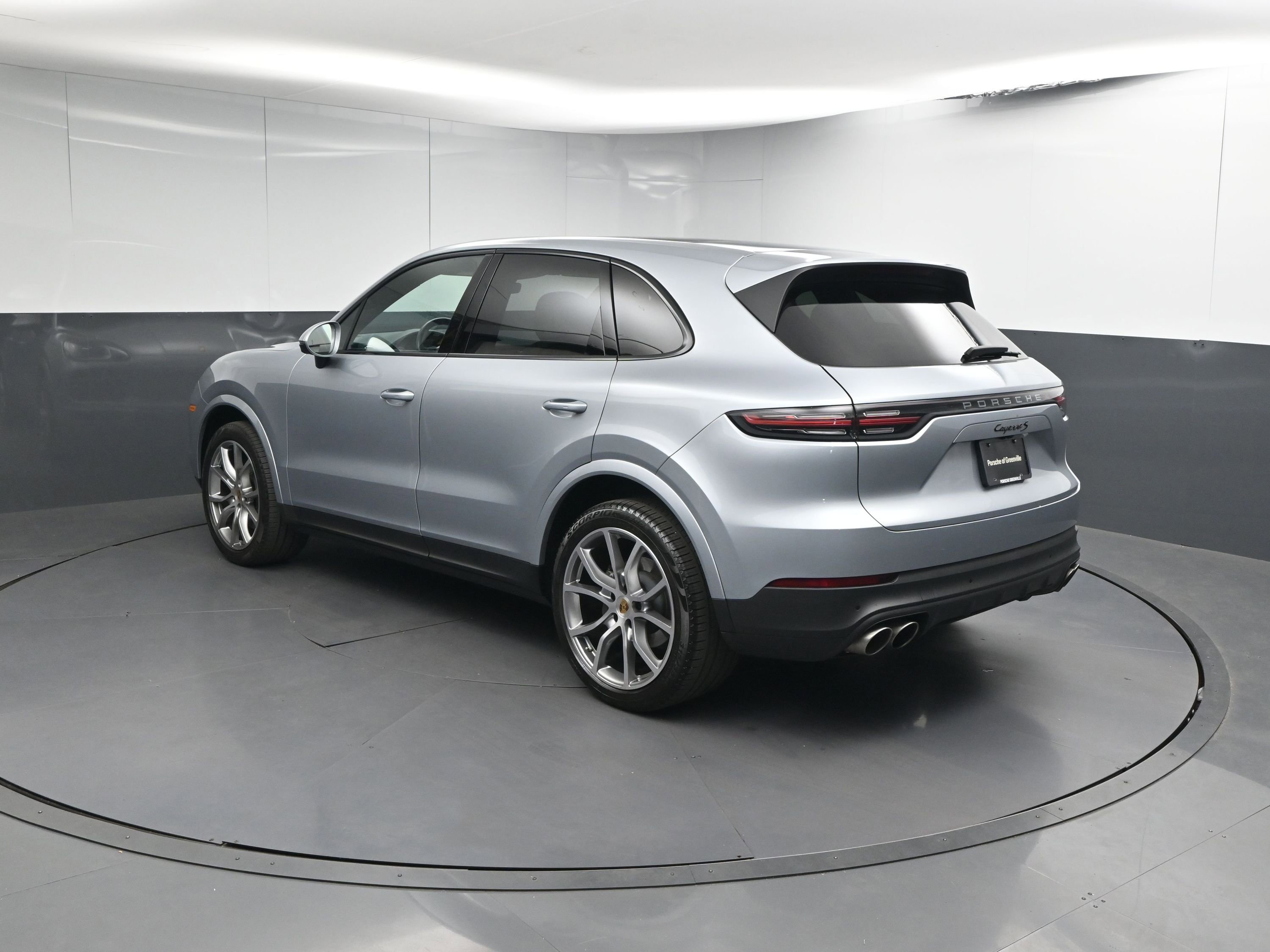 Certified 2022 Porsche Cayenne S image 3