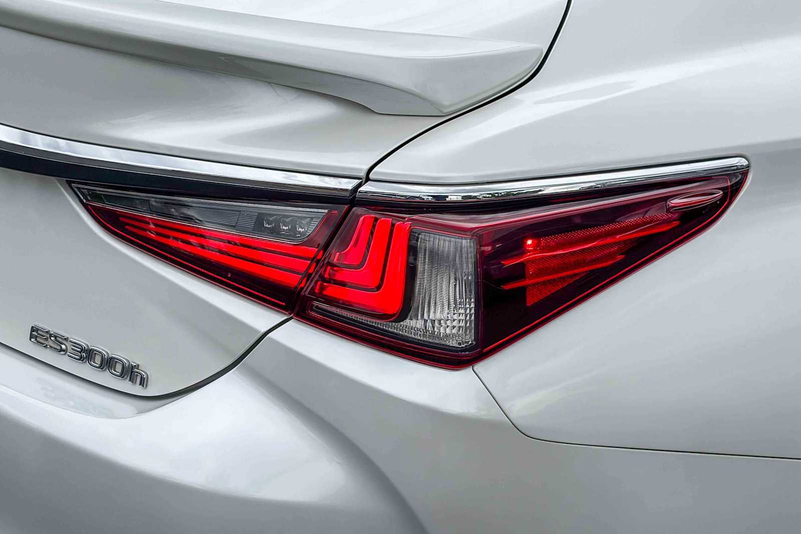 Used 2021 Lexus ES 300h w/ Accessory Package image 8