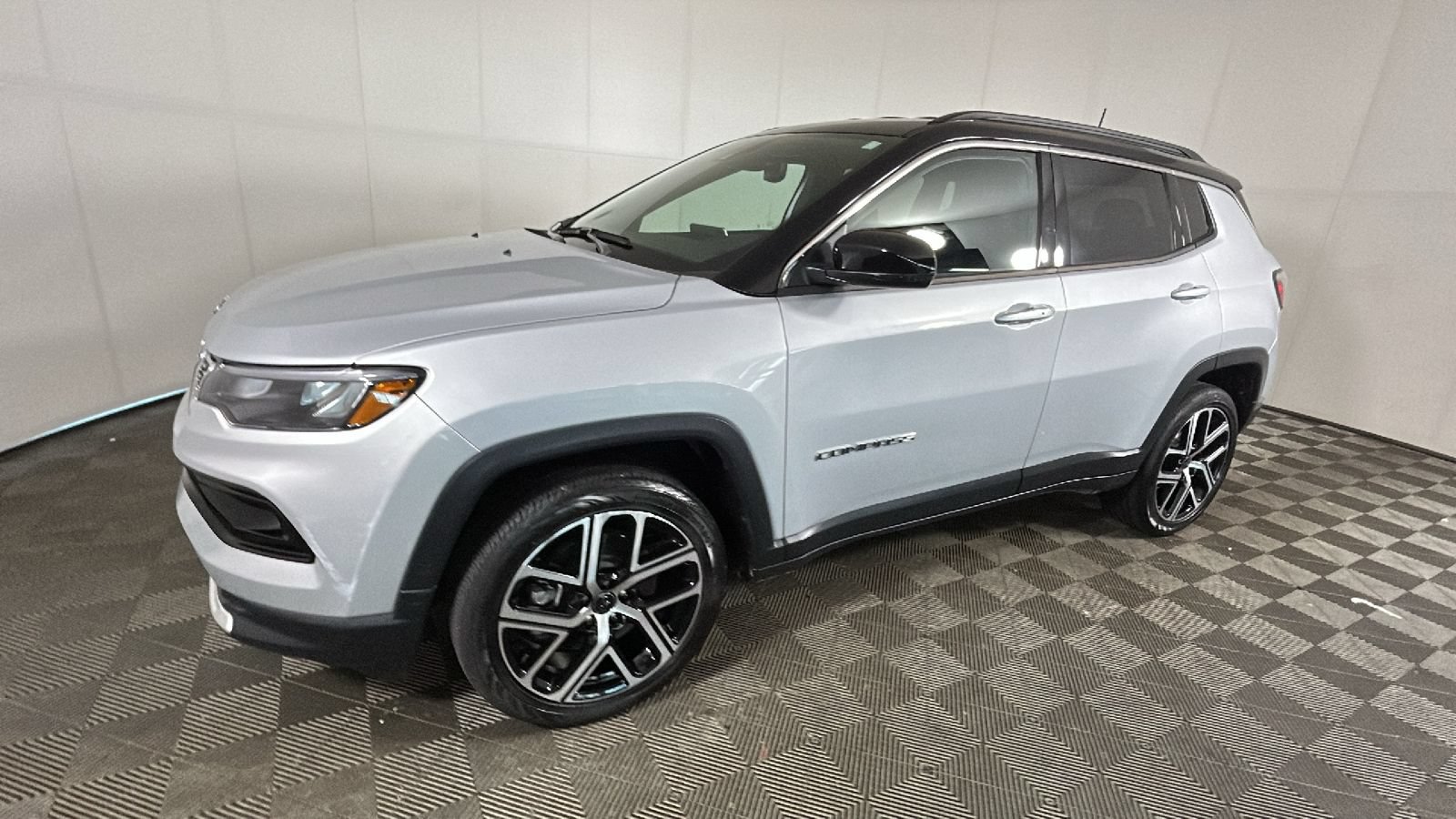Used 2025 Jeep Compass Limited AWD/4WD image 8