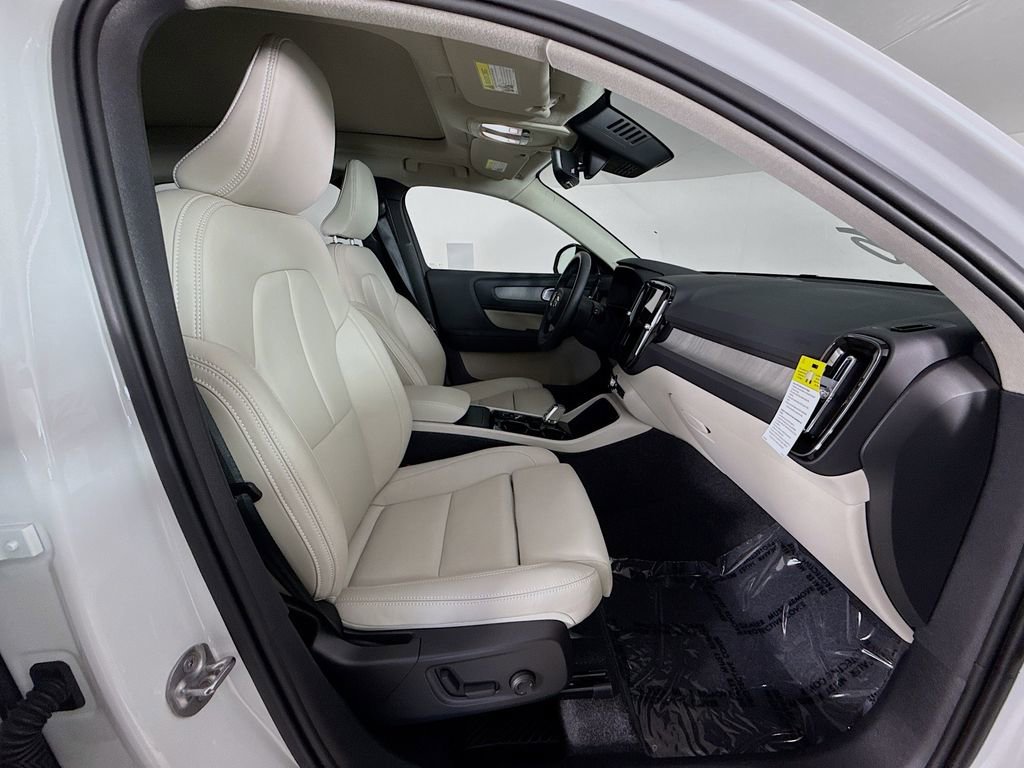 Certified 2026 Volvo XC40 B5 Ultra w/ Climate Package image 30