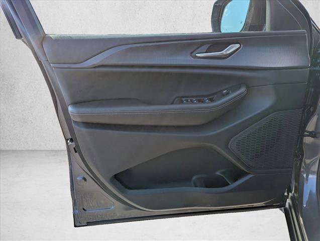 New 2025 Jeep Grand Cherokee Altitude image 22