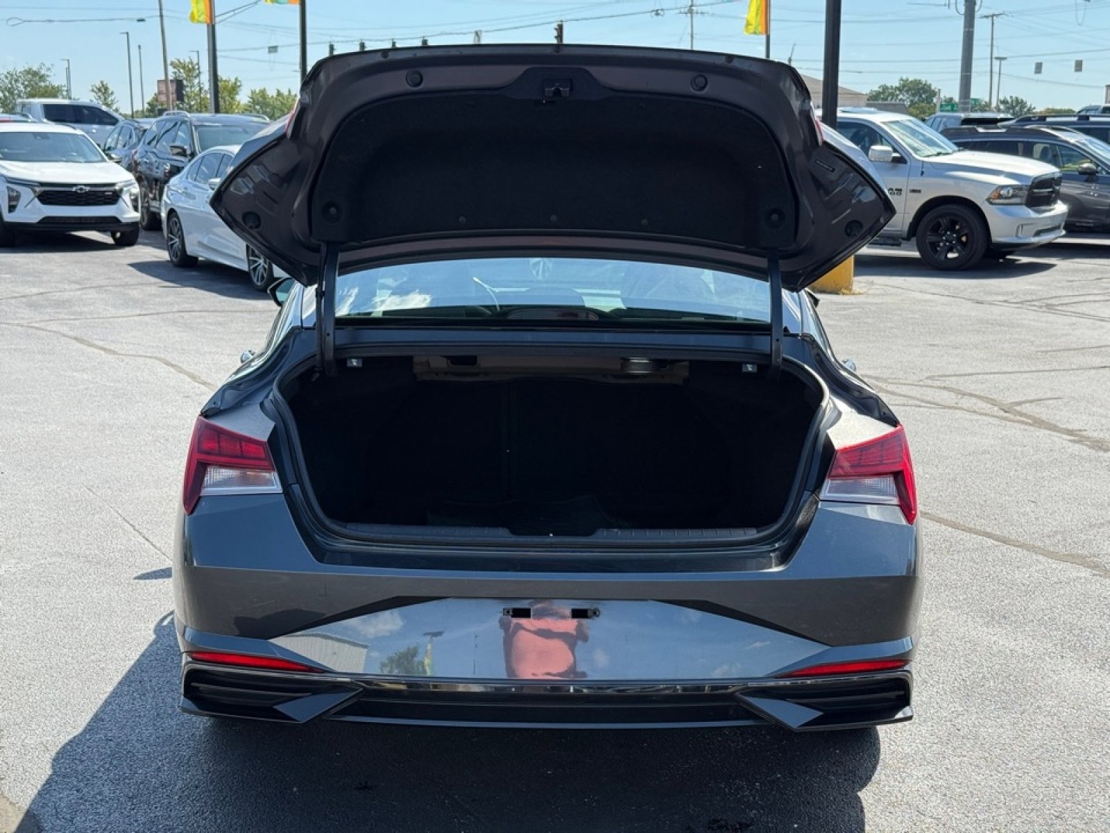 Used 2021 Hyundai Elantra SEL w/ Convenience + Premium Package image 36