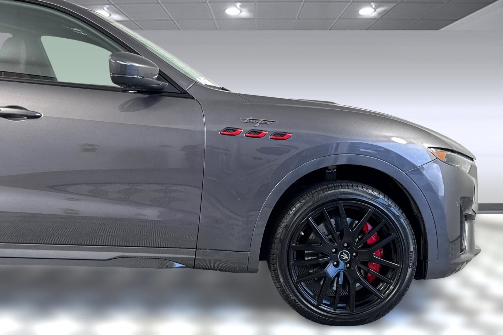 Used 2023 Maserati Levante Trofeo image 20