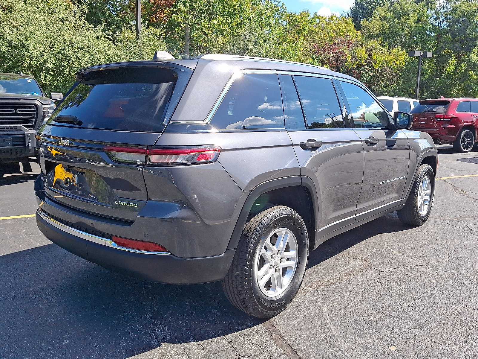 Certified 2022 Jeep Grand Cherokee Laredo w/ Luxury Tech Group I image 7