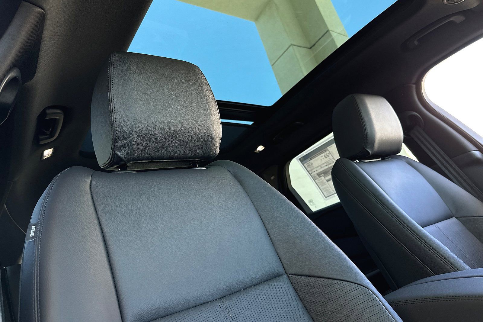 New 2024 Land Rover Range Rover Velar Dynamic SE AWD/4WD image 17