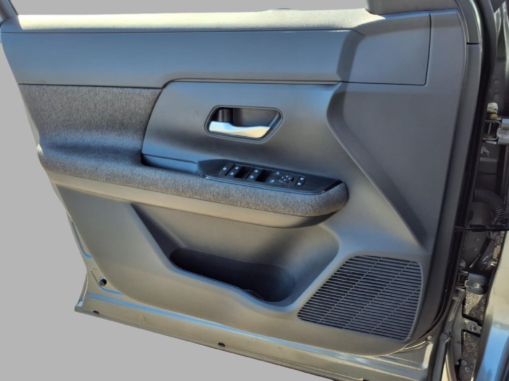 Used 2026 Nissan Kicks SV w/ SV Premium Package FWD image 19