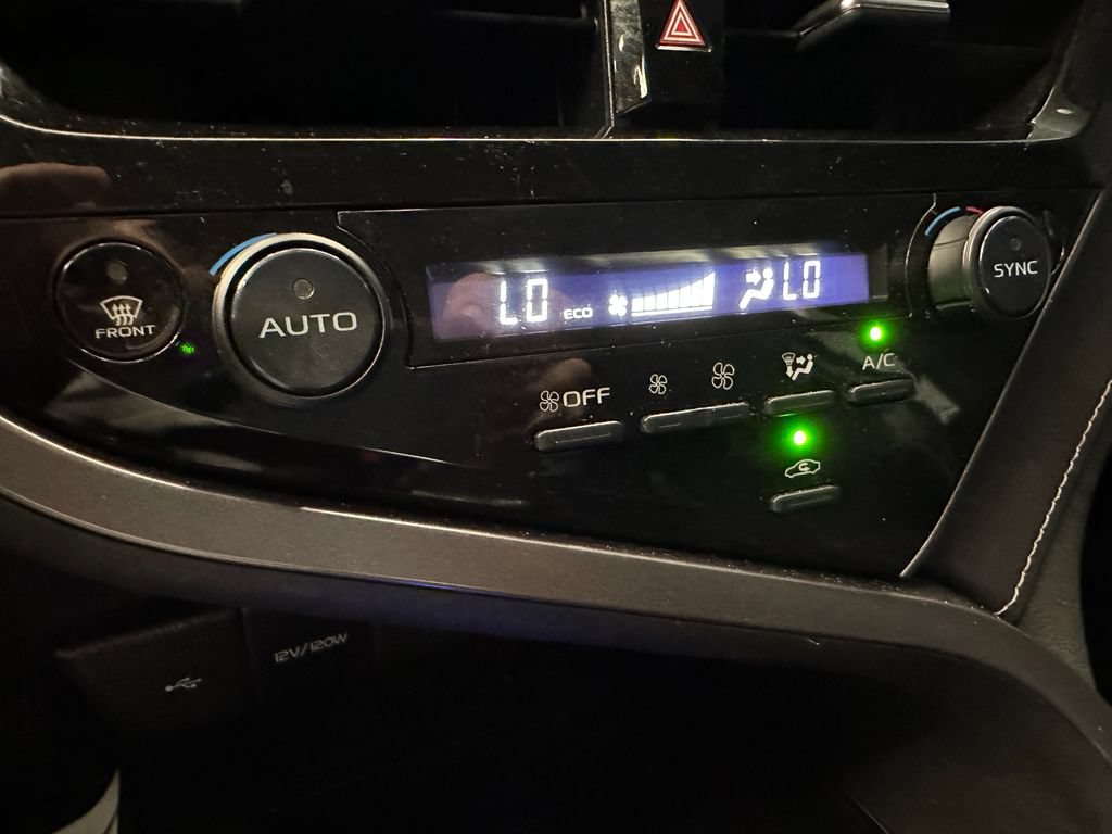 Used 2022 Toyota Camry SE FWD image 15
