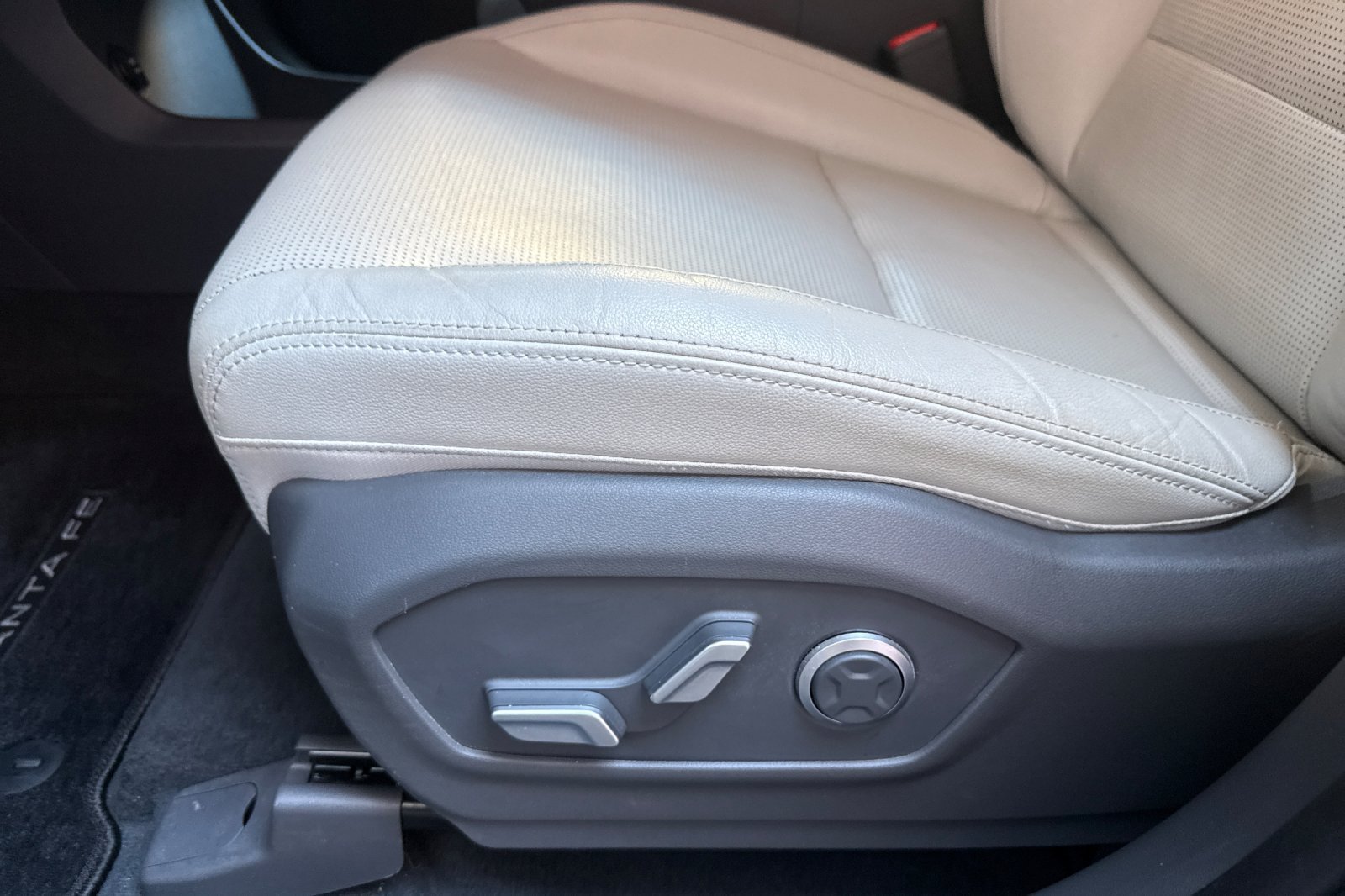 Used 2024 Hyundai Santa Fe Limited AWD/4WD image 15