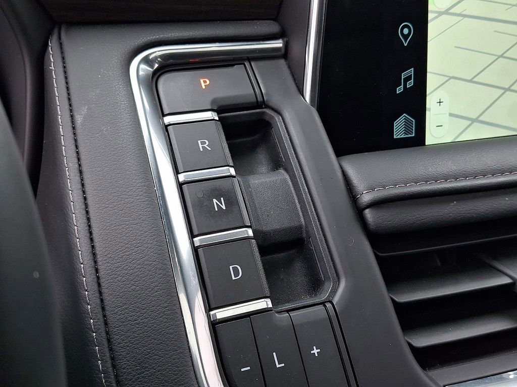 Used 2024 Chevrolet Tahoe Z71 w/ Luxury Package image 16