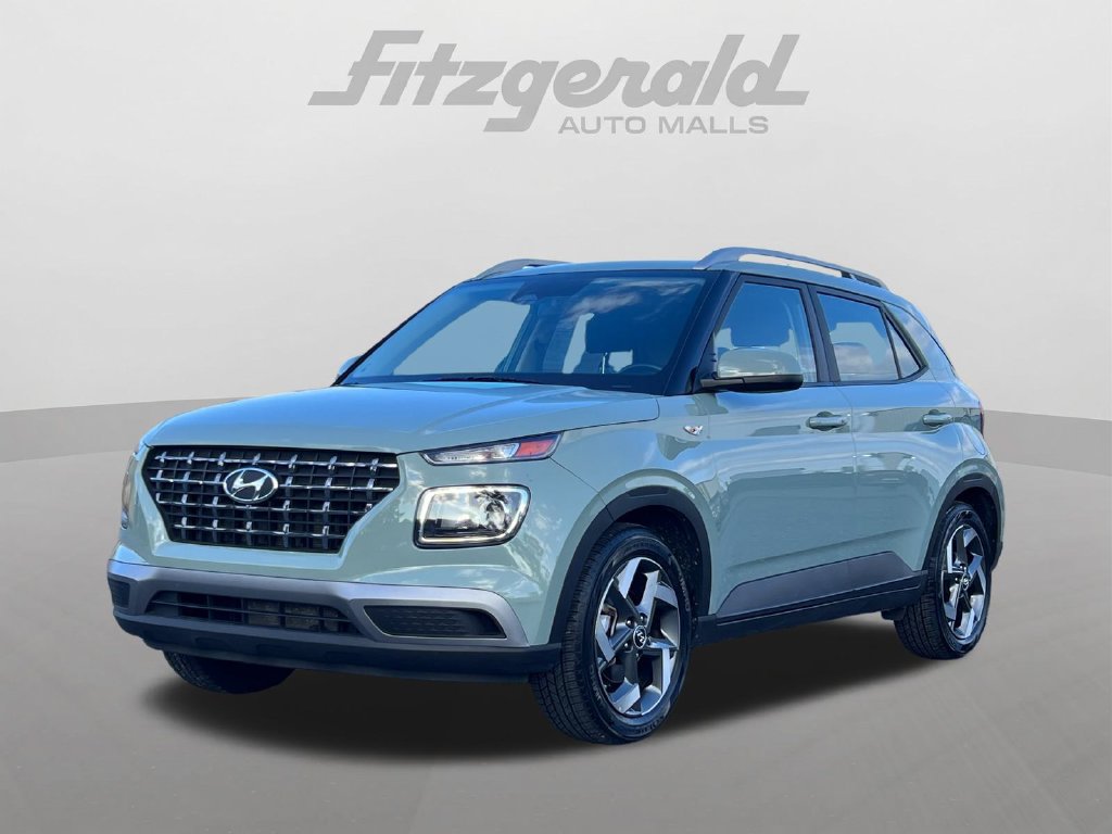 Used 2025 Hyundai Venue SEL FWD image 2