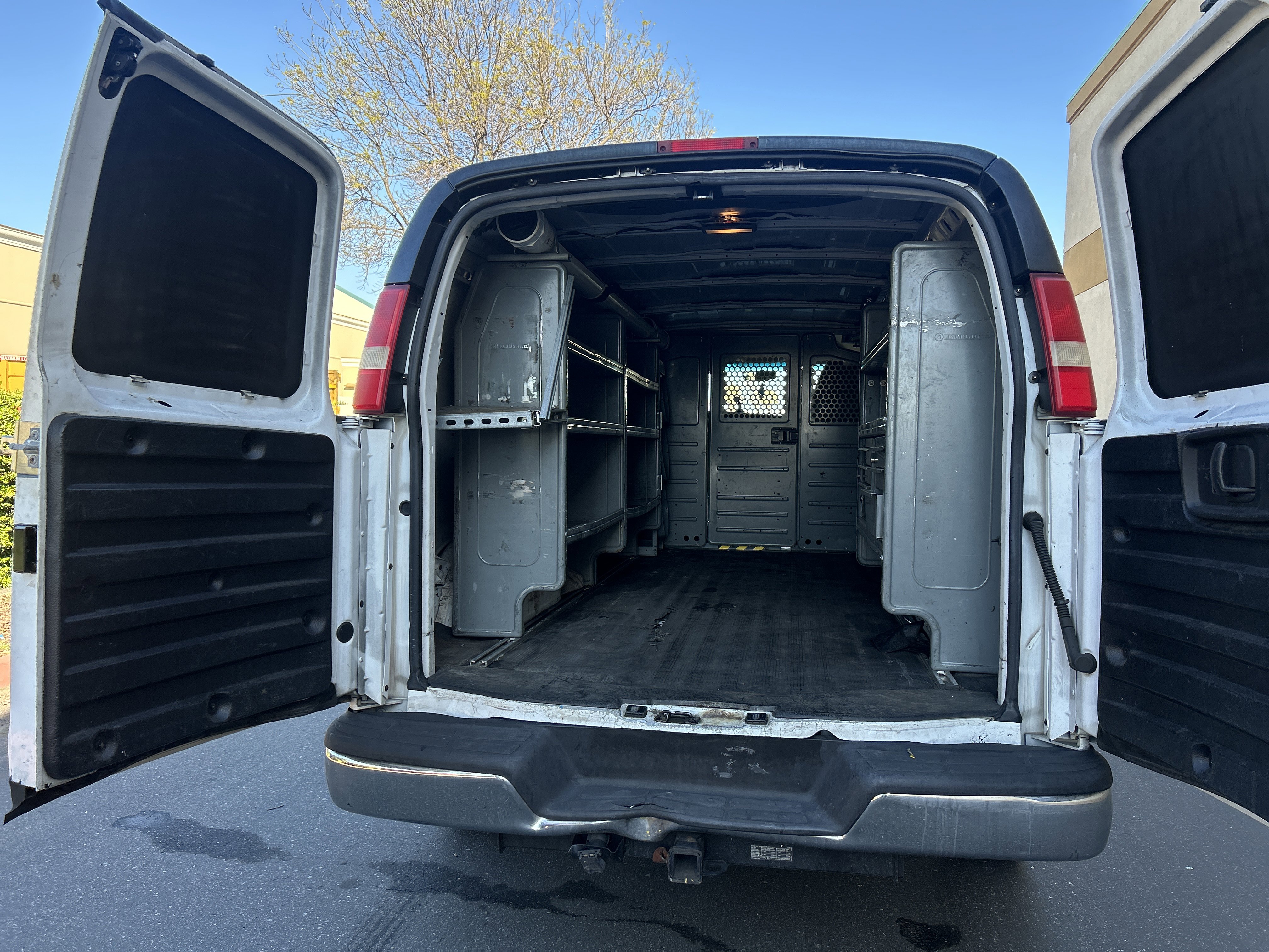Used 2014 Chevrolet Express 2500 Extended image 21