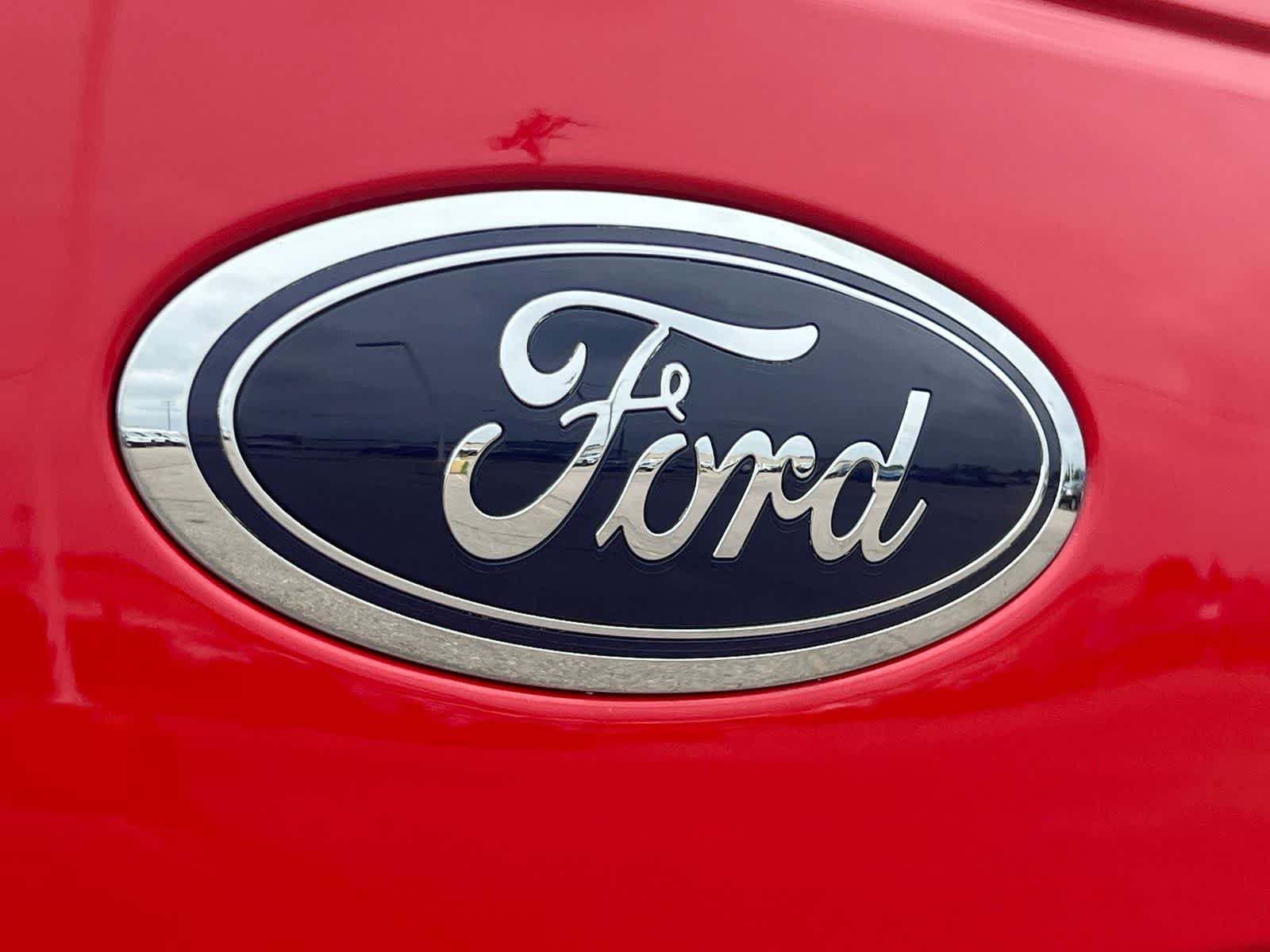 Used 2016 Ford F150 Lariat w/ Equipment Group 502A Luxury AWD/4WD image 12