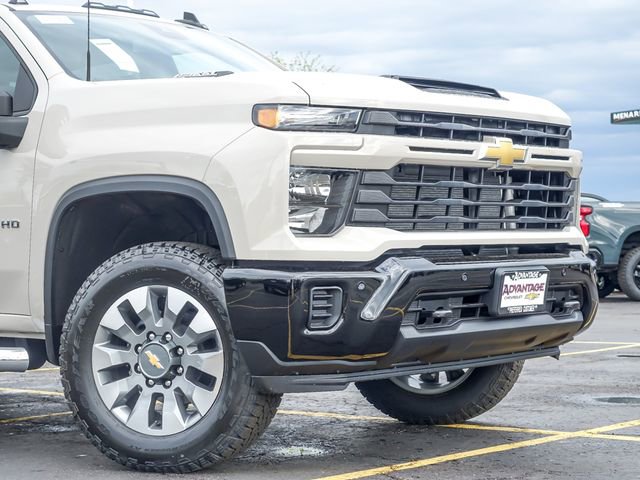 New 2026 Chevrolet Silverado 2500 Custom w/ Custom Value Package AWD/4WD video 3