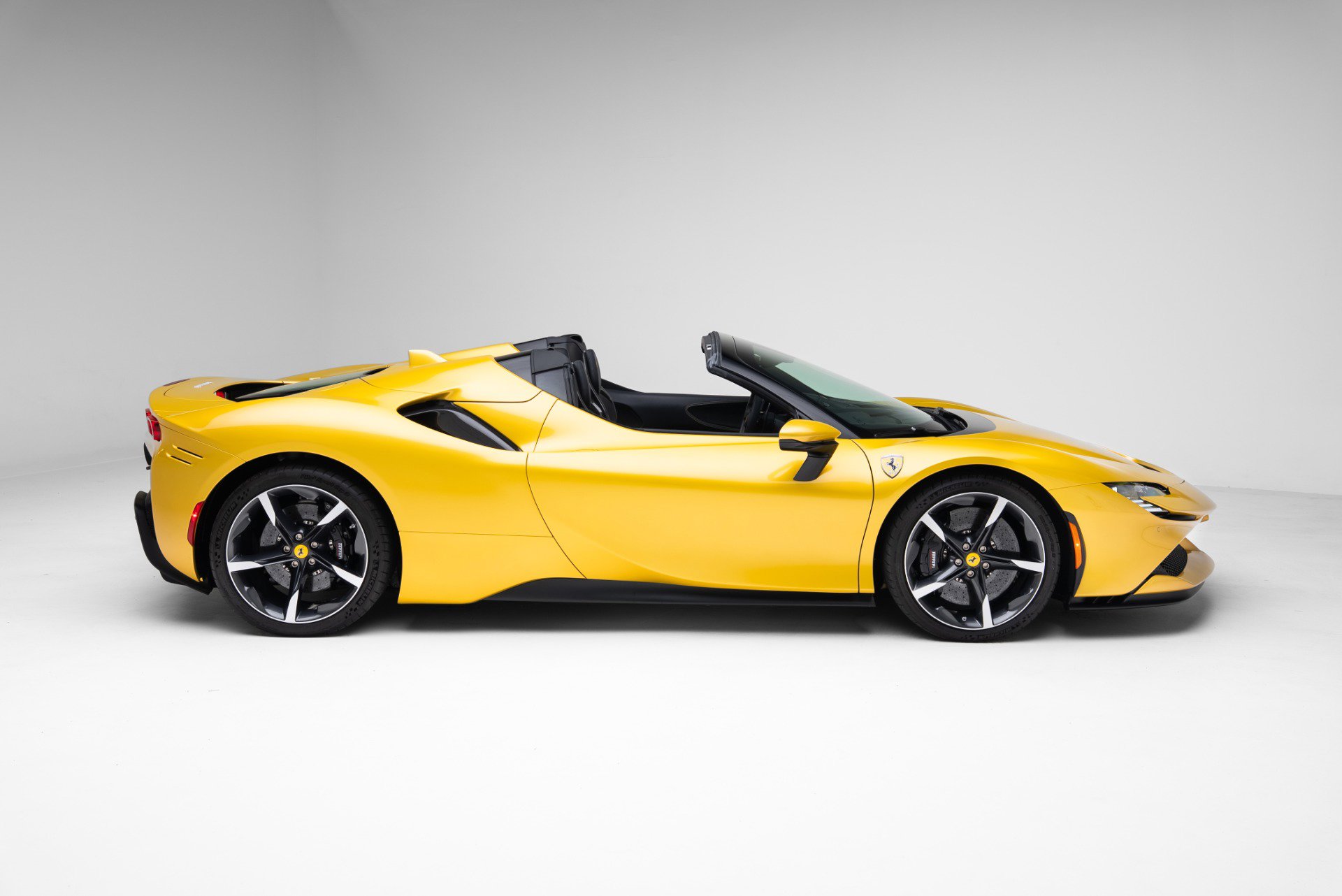 Used 2023 Ferrari SF90 Spider AWD/4WD image 36